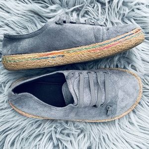Barely Worn! Grey Suede Hippie Shoes Size 6/36
